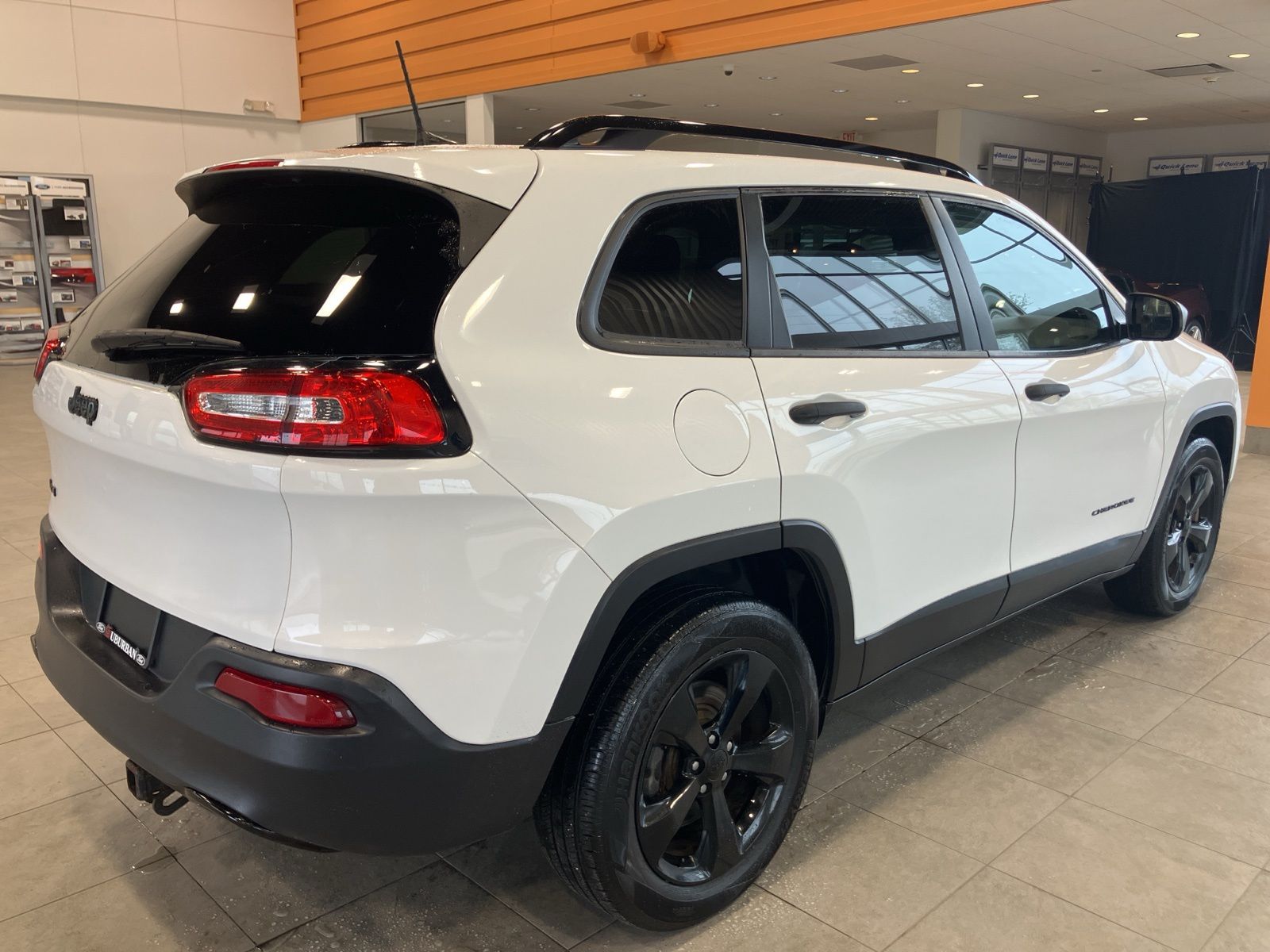 Thumbnail: 2017 Jeep Cherokee - 5