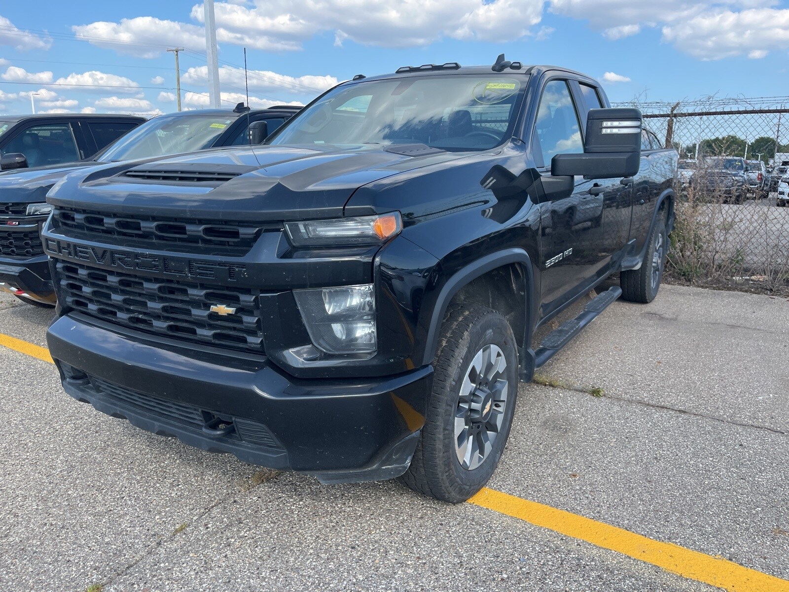 2021 Chevrolet Silverado 2500HD Custom photo 2