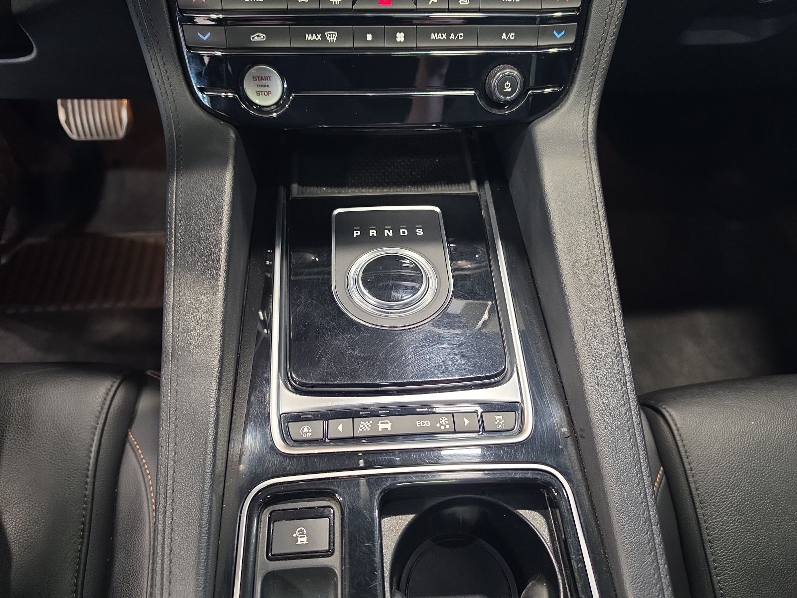 Thumbnail: 2019 Jaguar F-Pace - 27