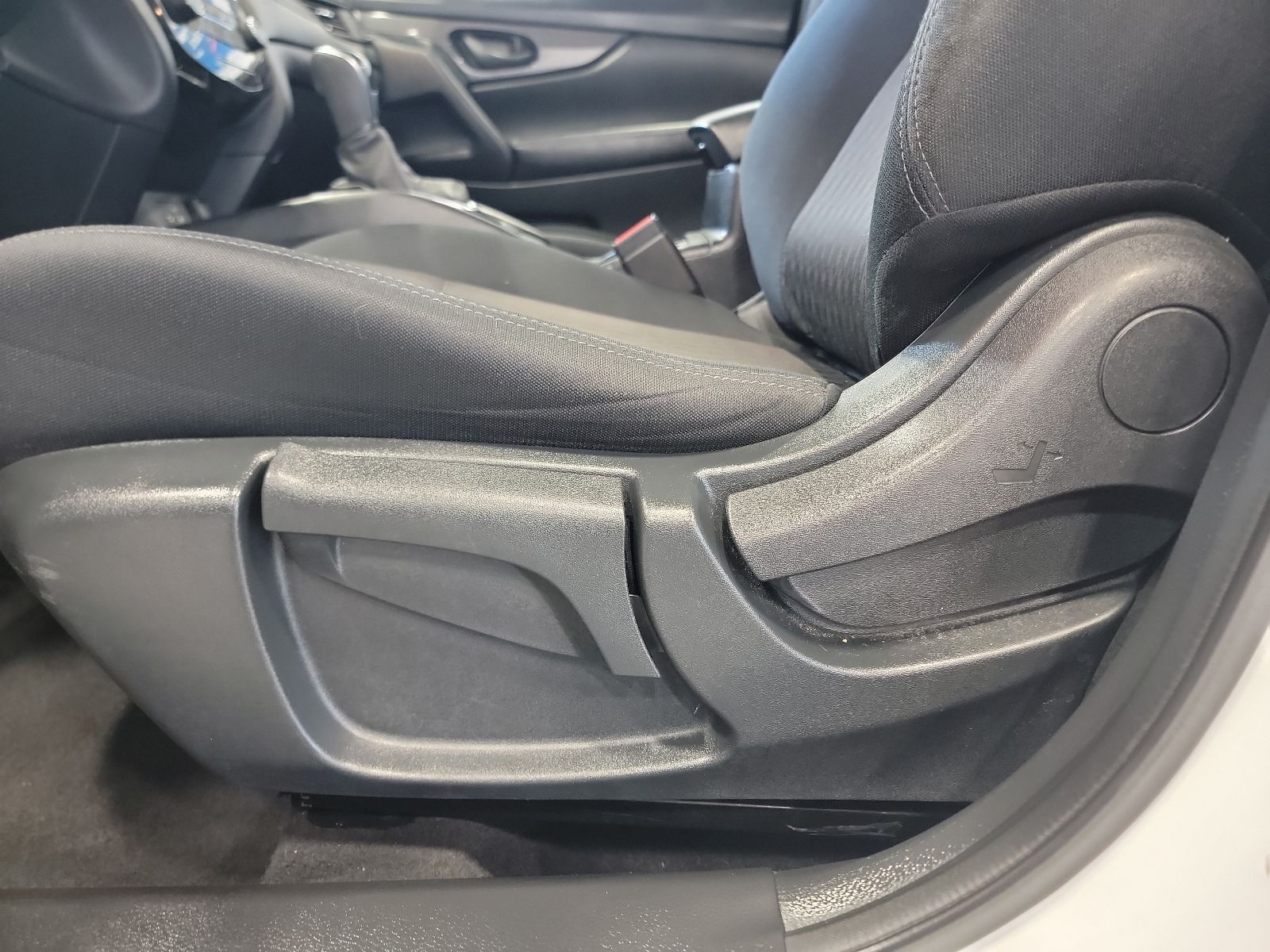 Thumbnail: 2019 Nissan Rogue - 13