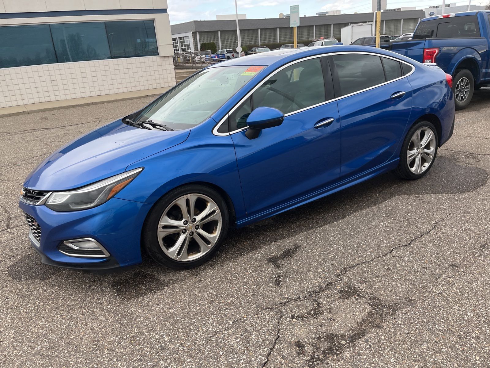 Thumbnail: 2017 Chevrolet Cruze - 6