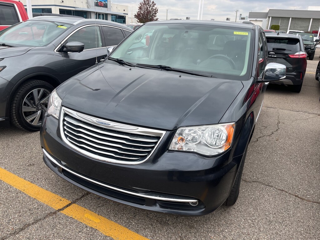 Used 2014 Chrysler Town & Country Touring-L Minivan/Van
