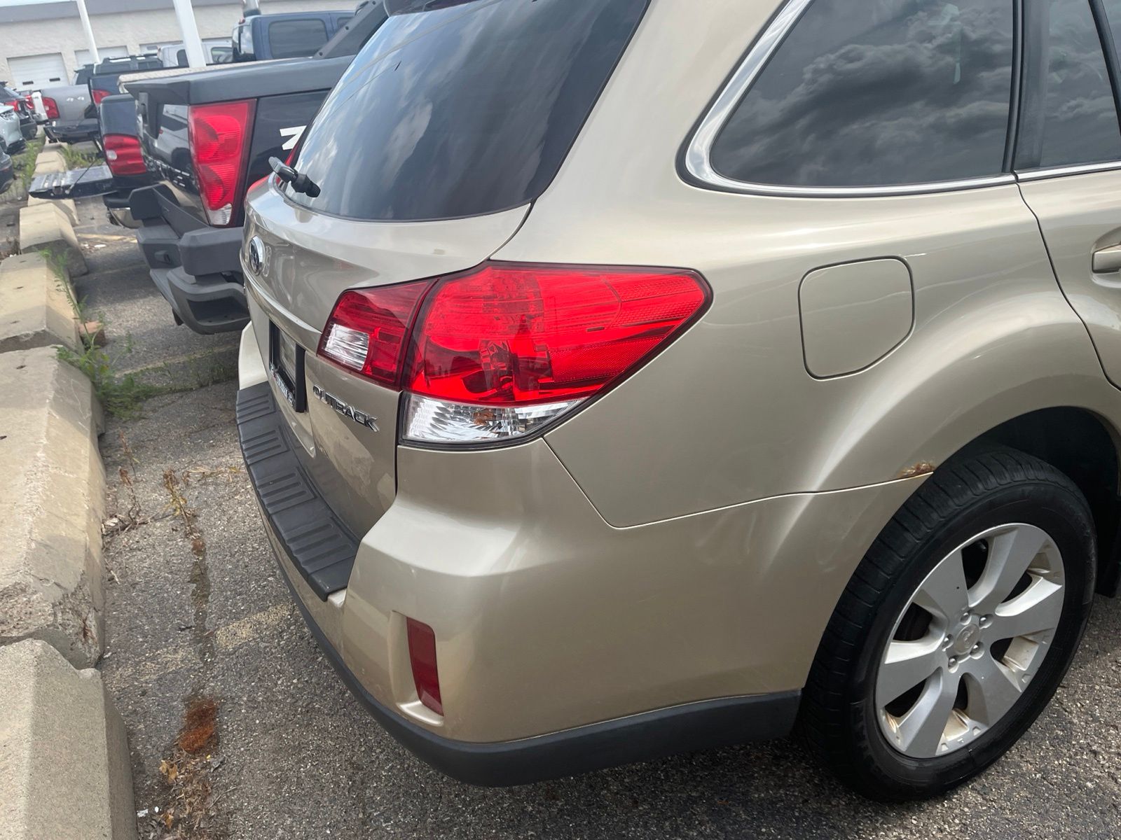 Thumbnail: 2010 Subaru Outback - 14