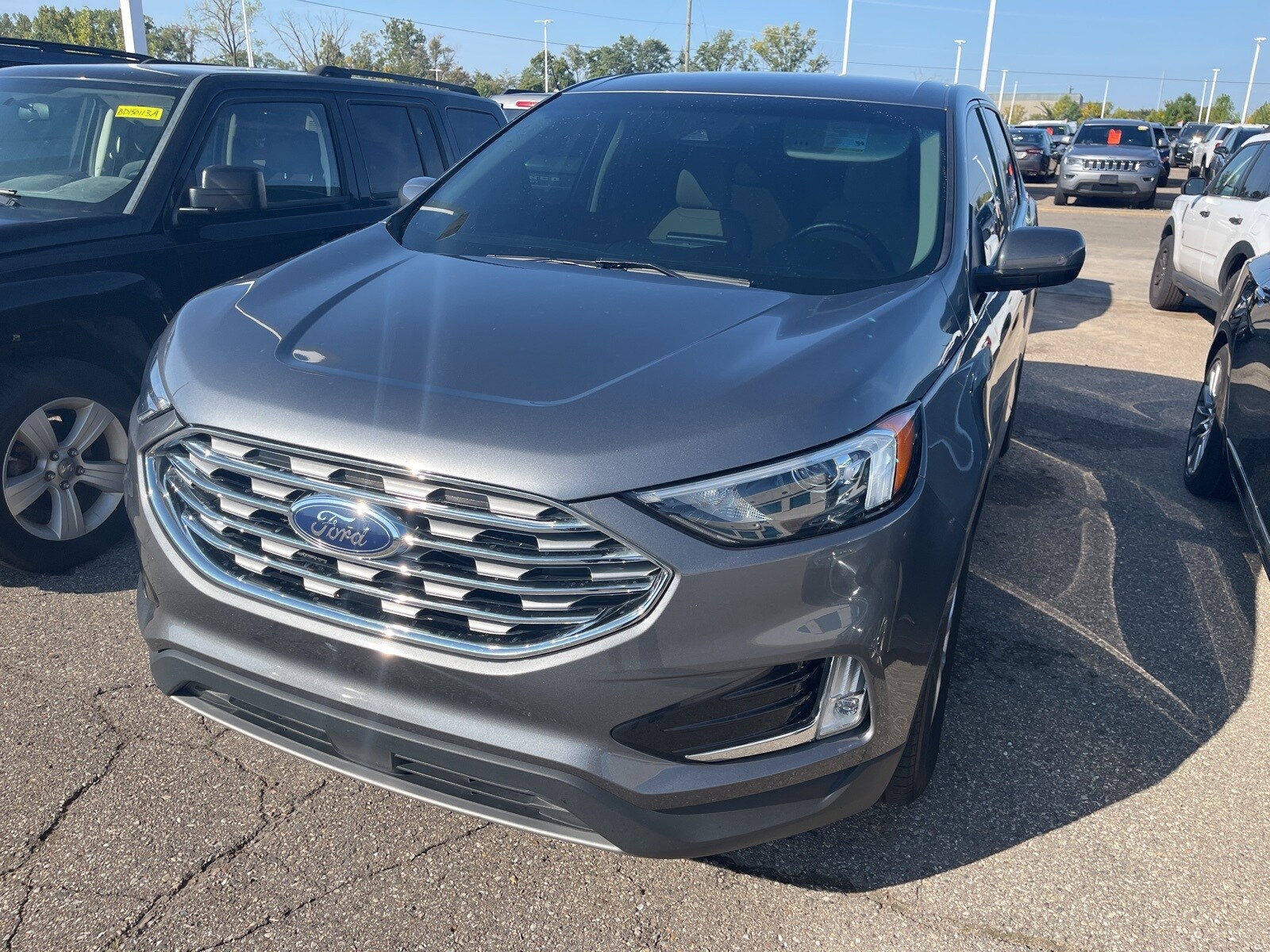2022 Ford Edge SEL photo 4