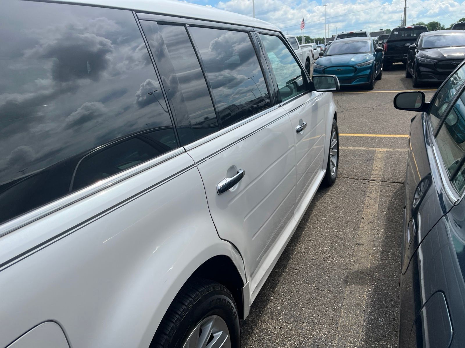 Thumbnail: 2010 Ford Flex - 18