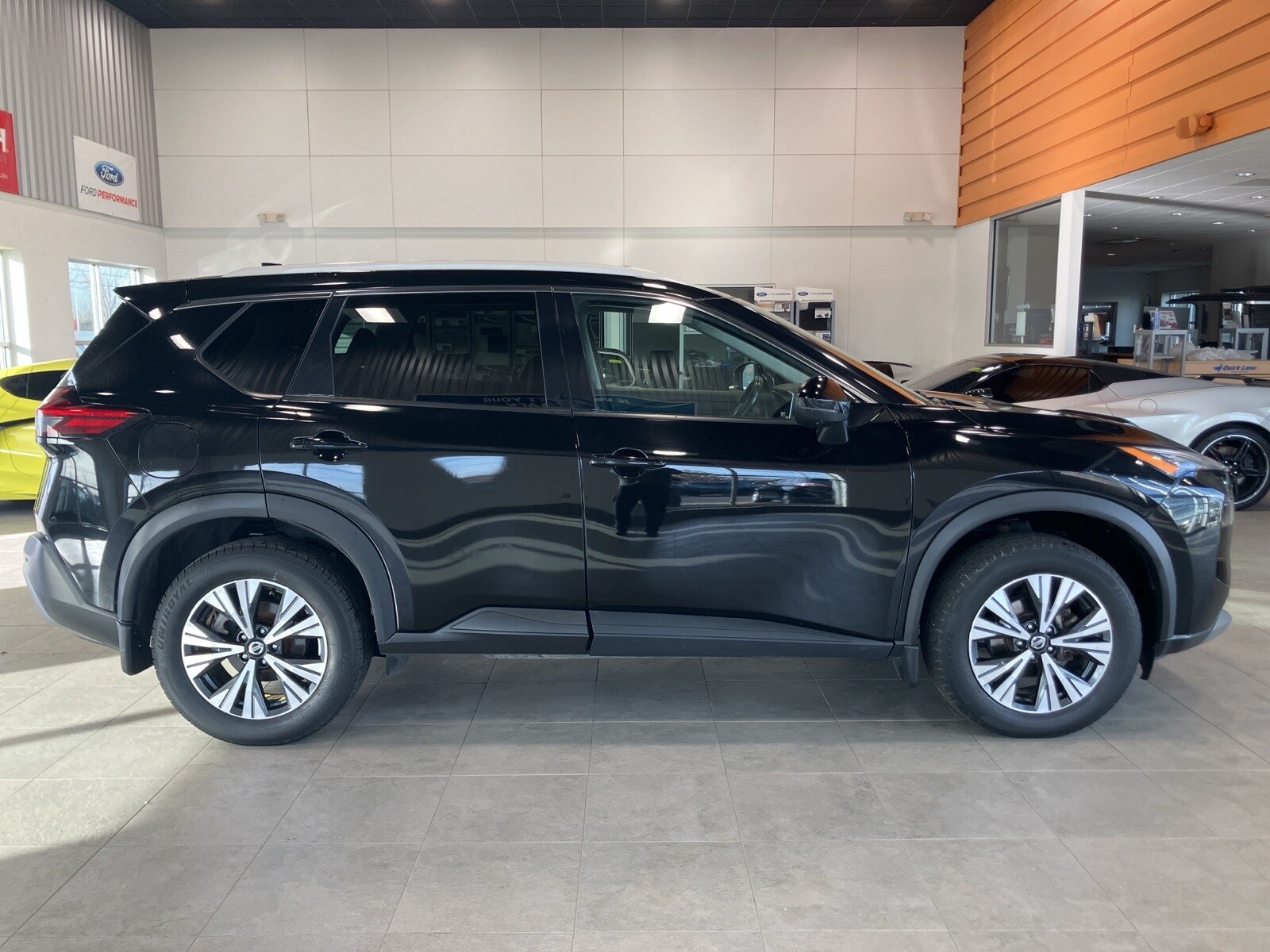 2021 Nissan Rogue SV photo 4