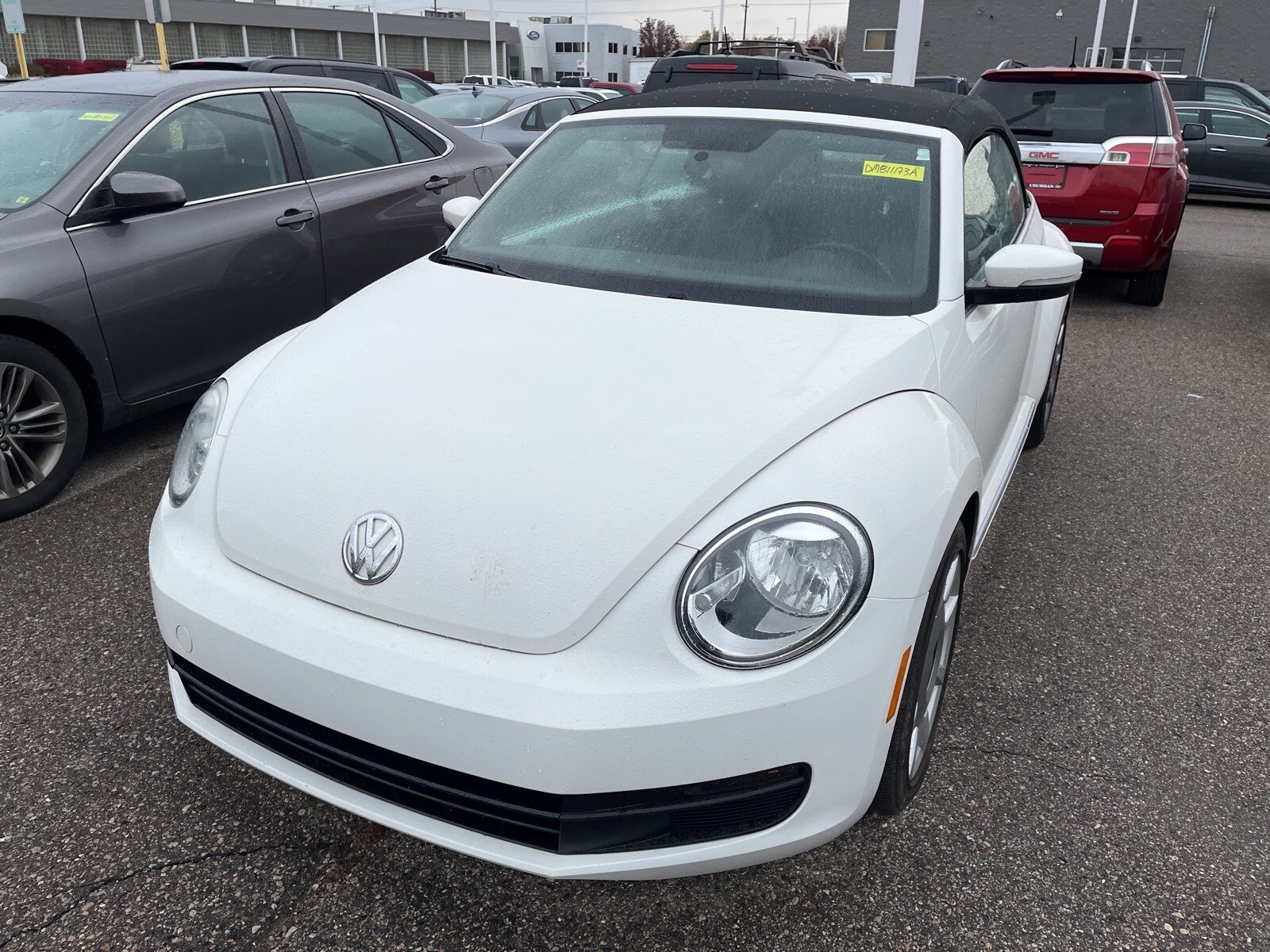 2013 Volkswagen Beetle 2.5L Convertible photo 3