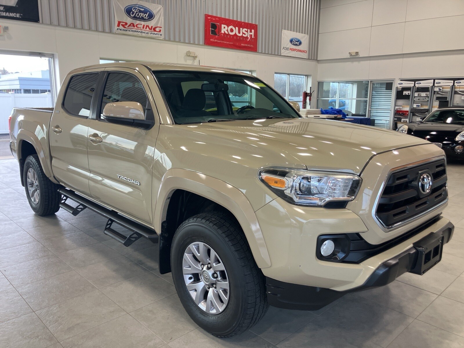 2017 Toyota Tacoma SR5 photo 3