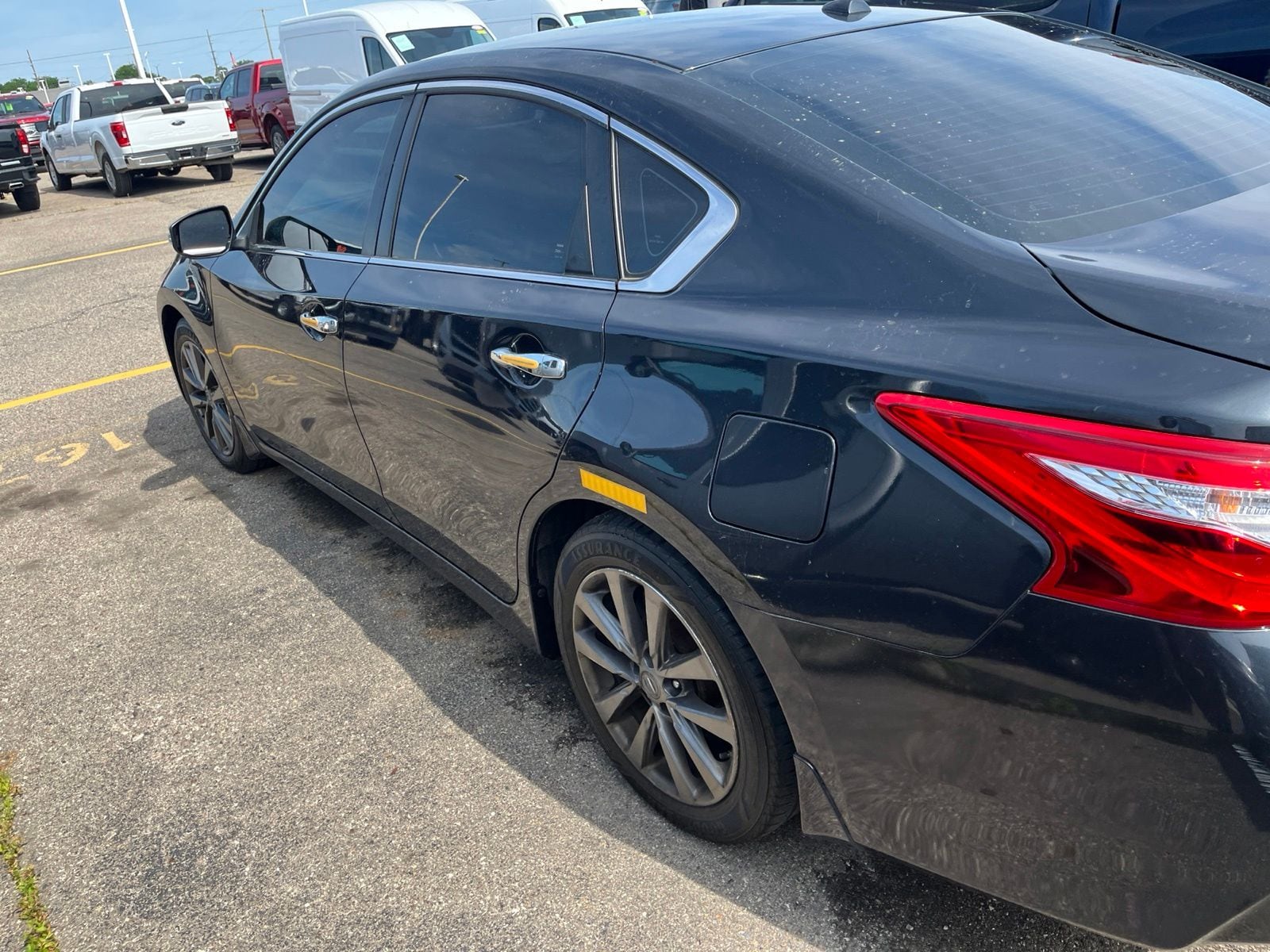 Thumbnail: 2017 Nissan Altima - 11