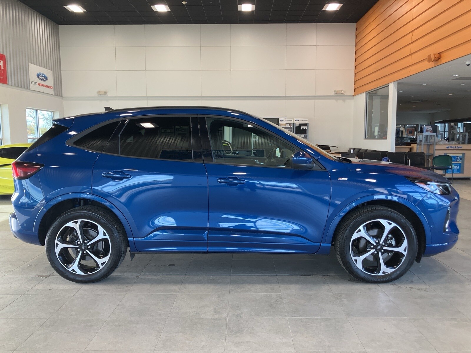 2023 Ford Escape ST-Line Elite photo 4