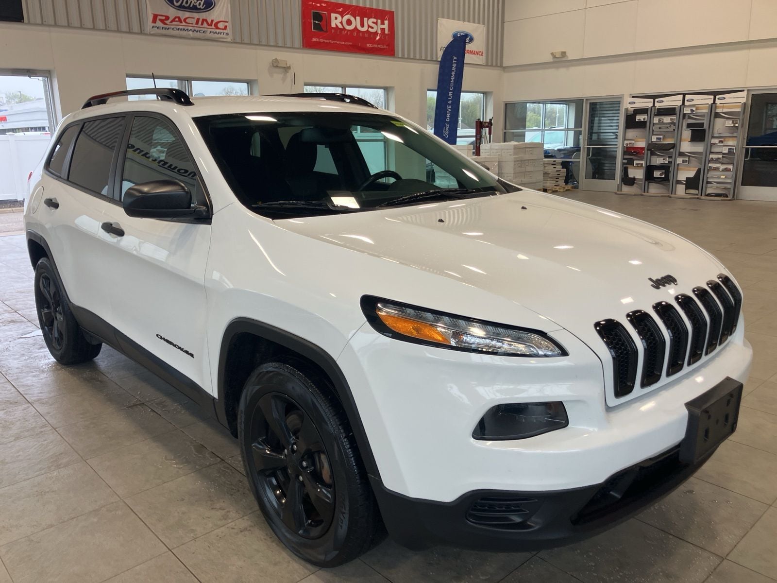 Thumbnail: 2017 Jeep Cherokee - 3