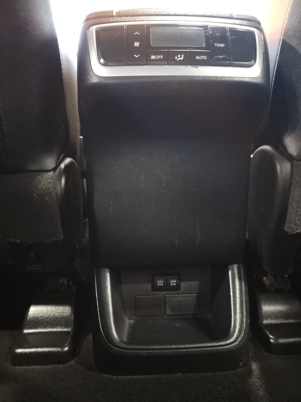 Thumbnail: 2019 Toyota Highlander - 29