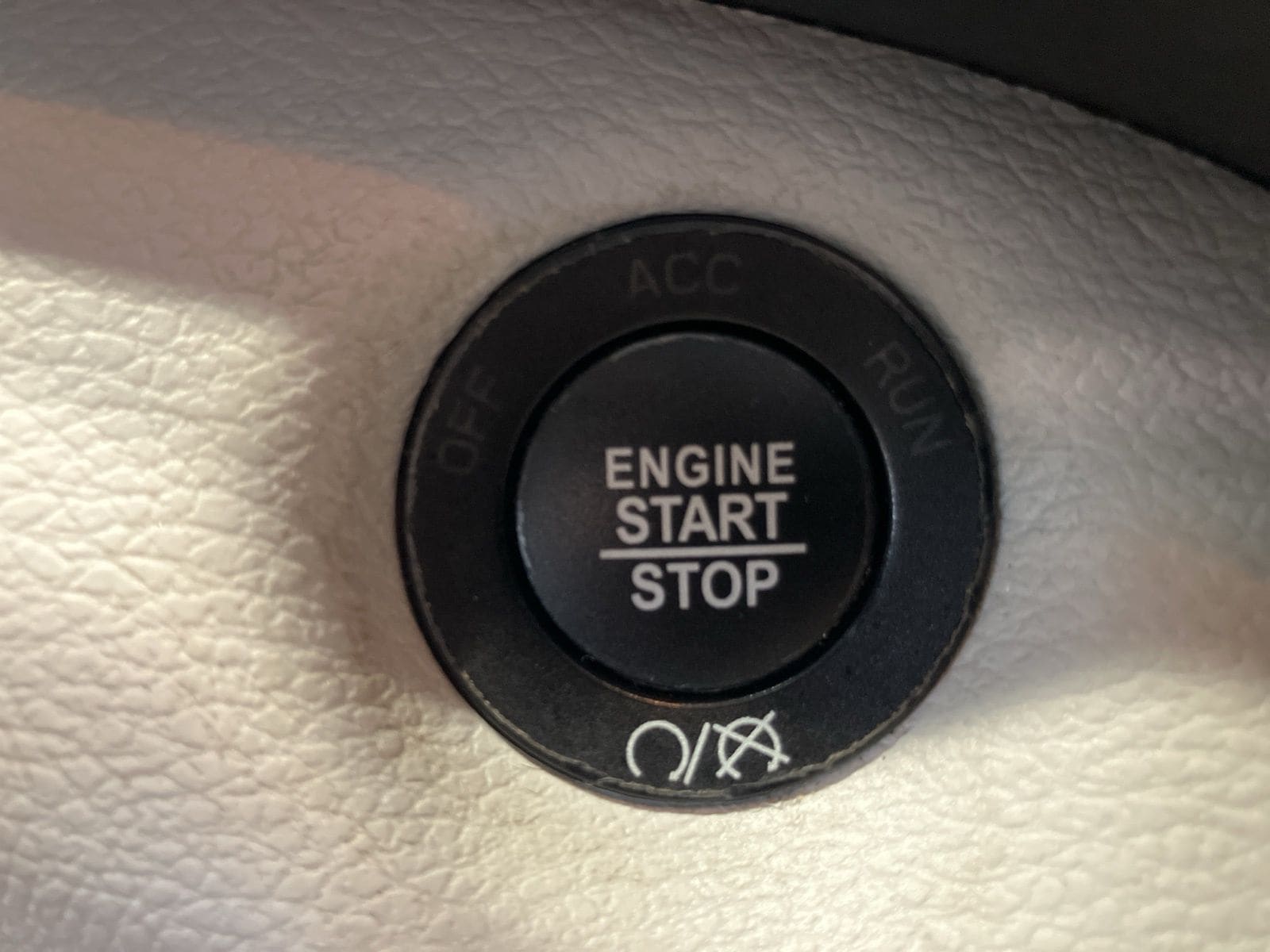 Thumbnail: 2019 Jeep Cherokee - 17