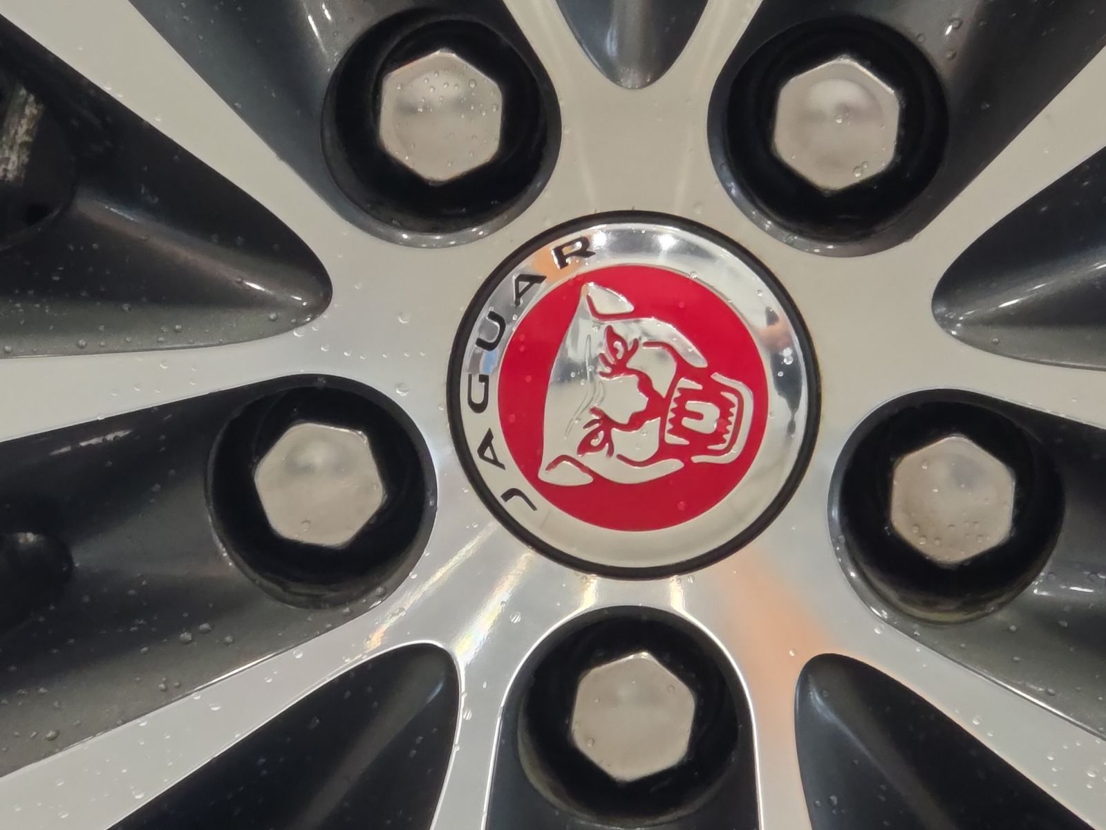 Thumbnail: 2019 Jaguar F-Pace - 17