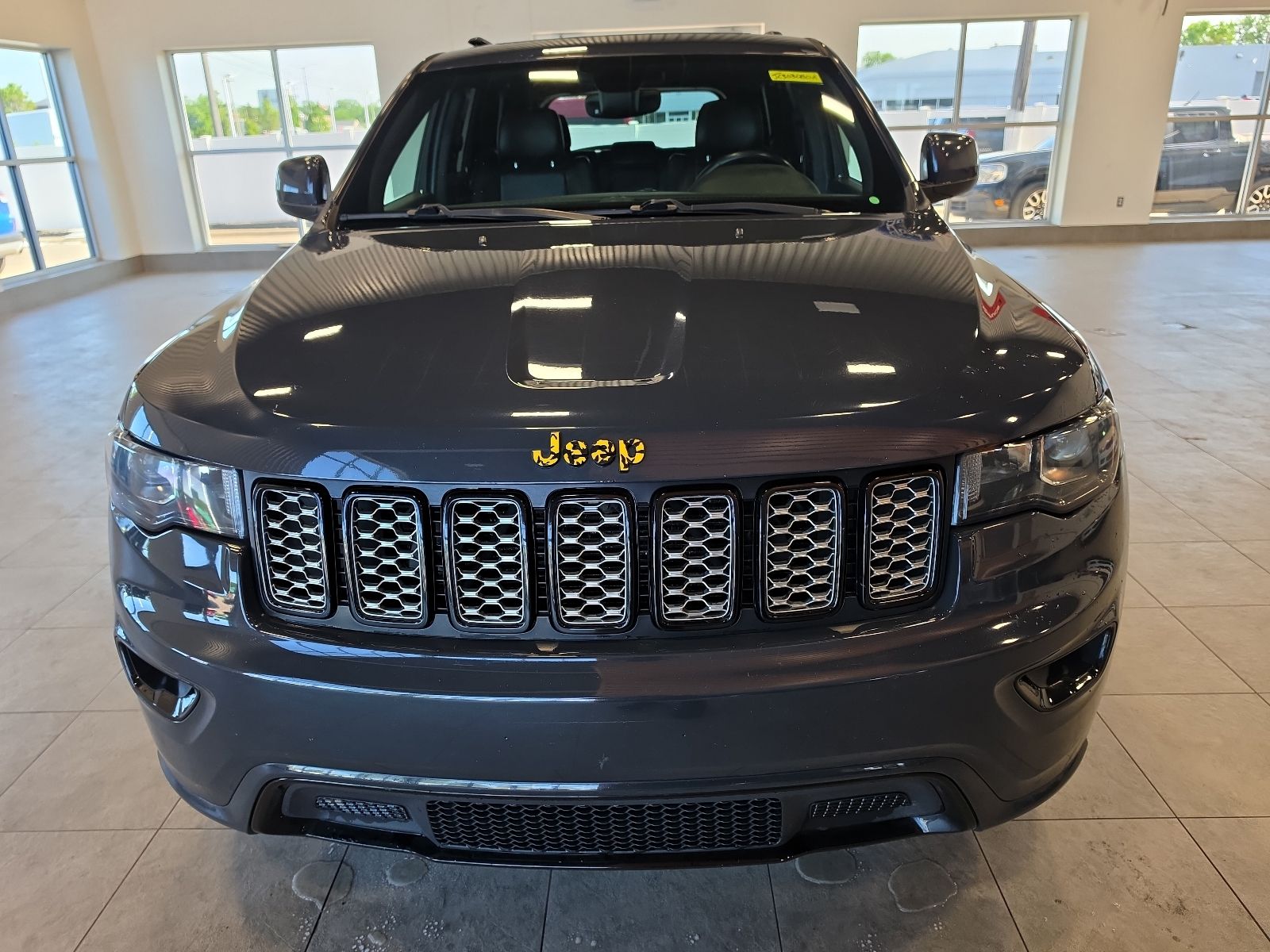 Thumbnail: 2018 Jeep Grand Cherokee - 3