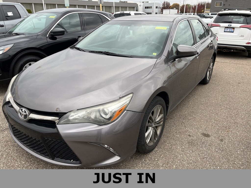 Used 2017 Toyota Camry SE Sedan