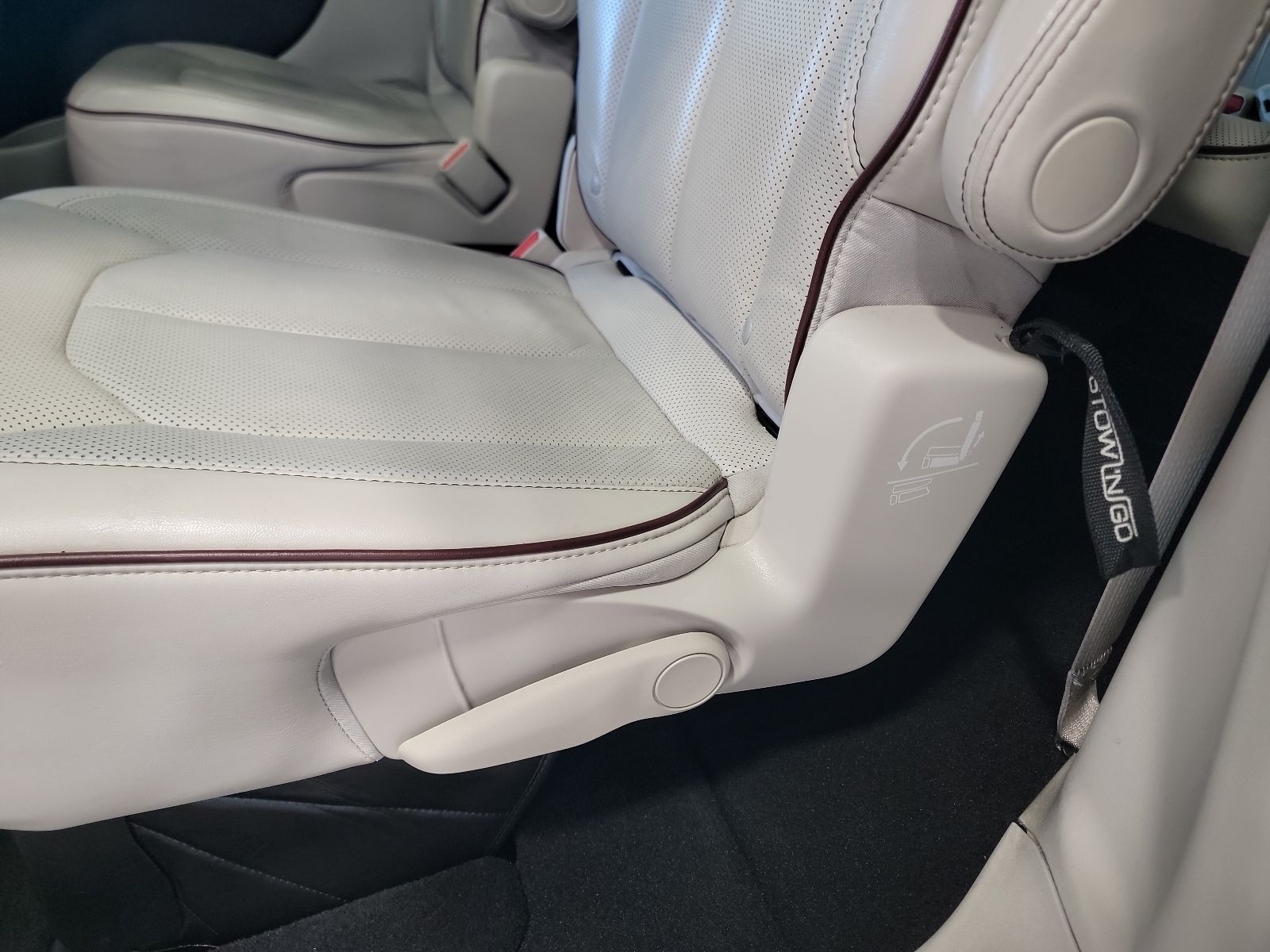 Thumbnail: 2020 Chrysler Pacifica - 32