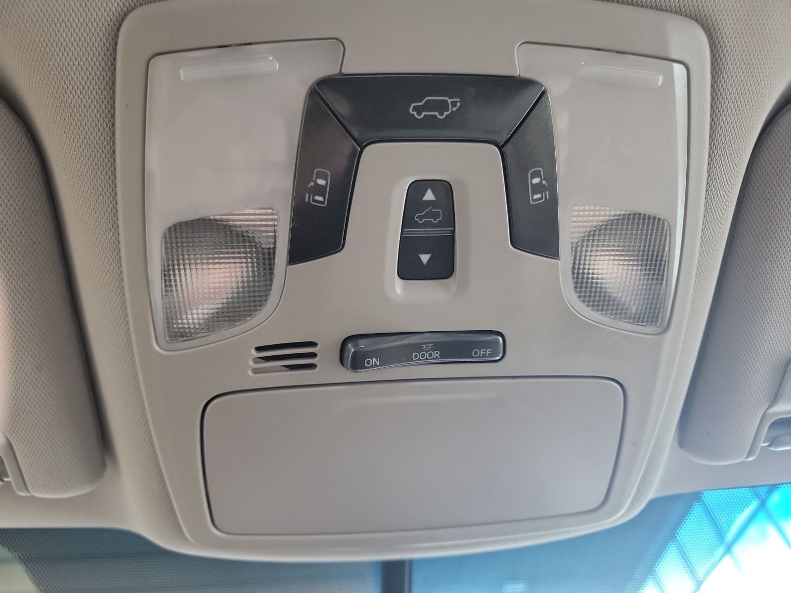 Thumbnail: 2016 Toyota Sienna - 21