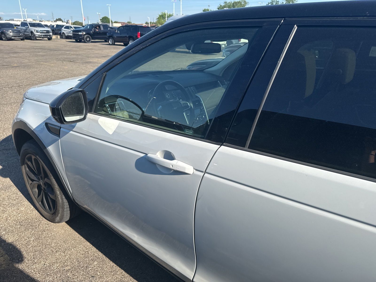 Thumbnail: 2019 Land Rover Discovery Sport - 15