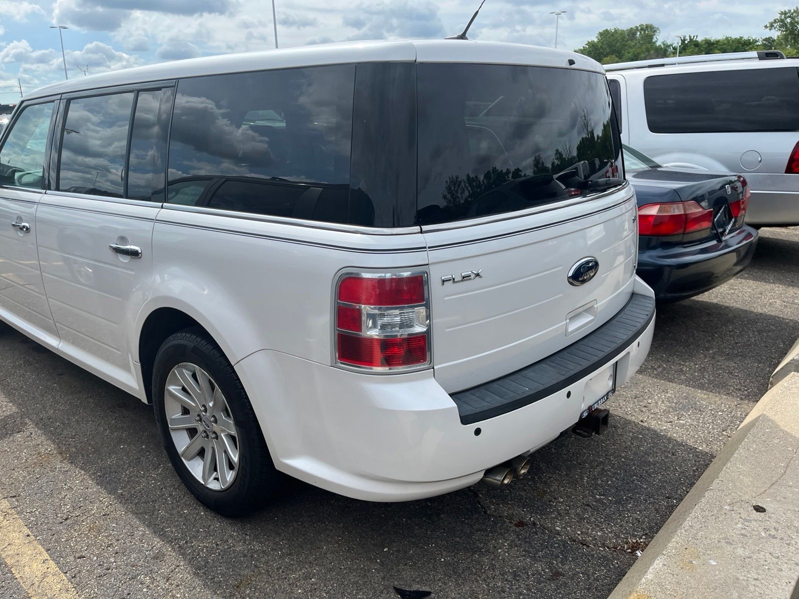 Thumbnail: 2010 Ford Flex - 9
