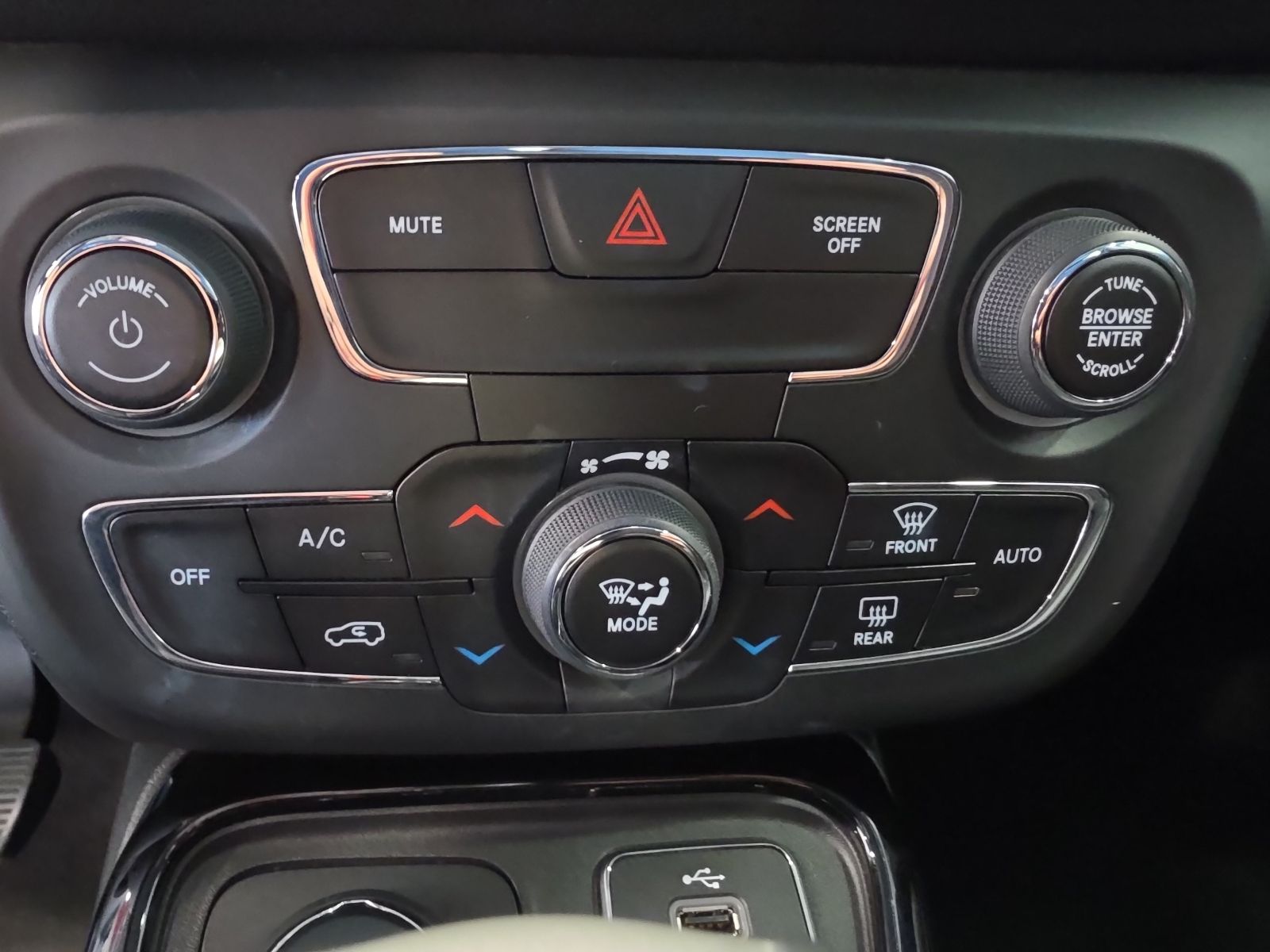 Thumbnail: 2018 Jeep Compass - 22