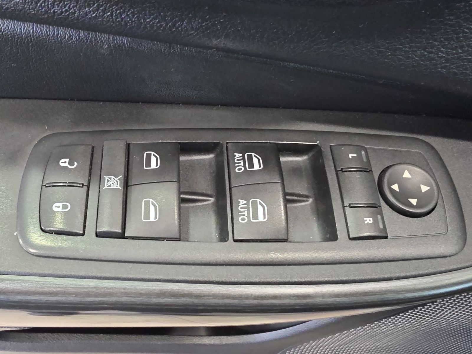 Thumbnail: 2016 Jeep Cherokee - 18