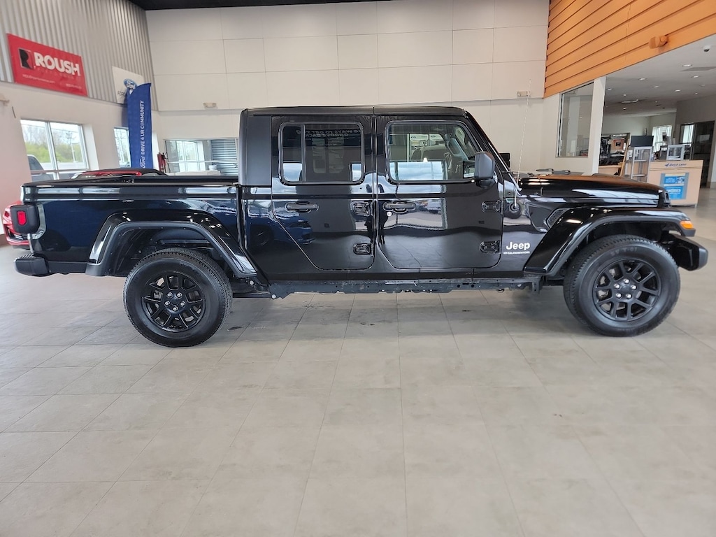 Certified 2023 Jeep Gladiator Overland Truck