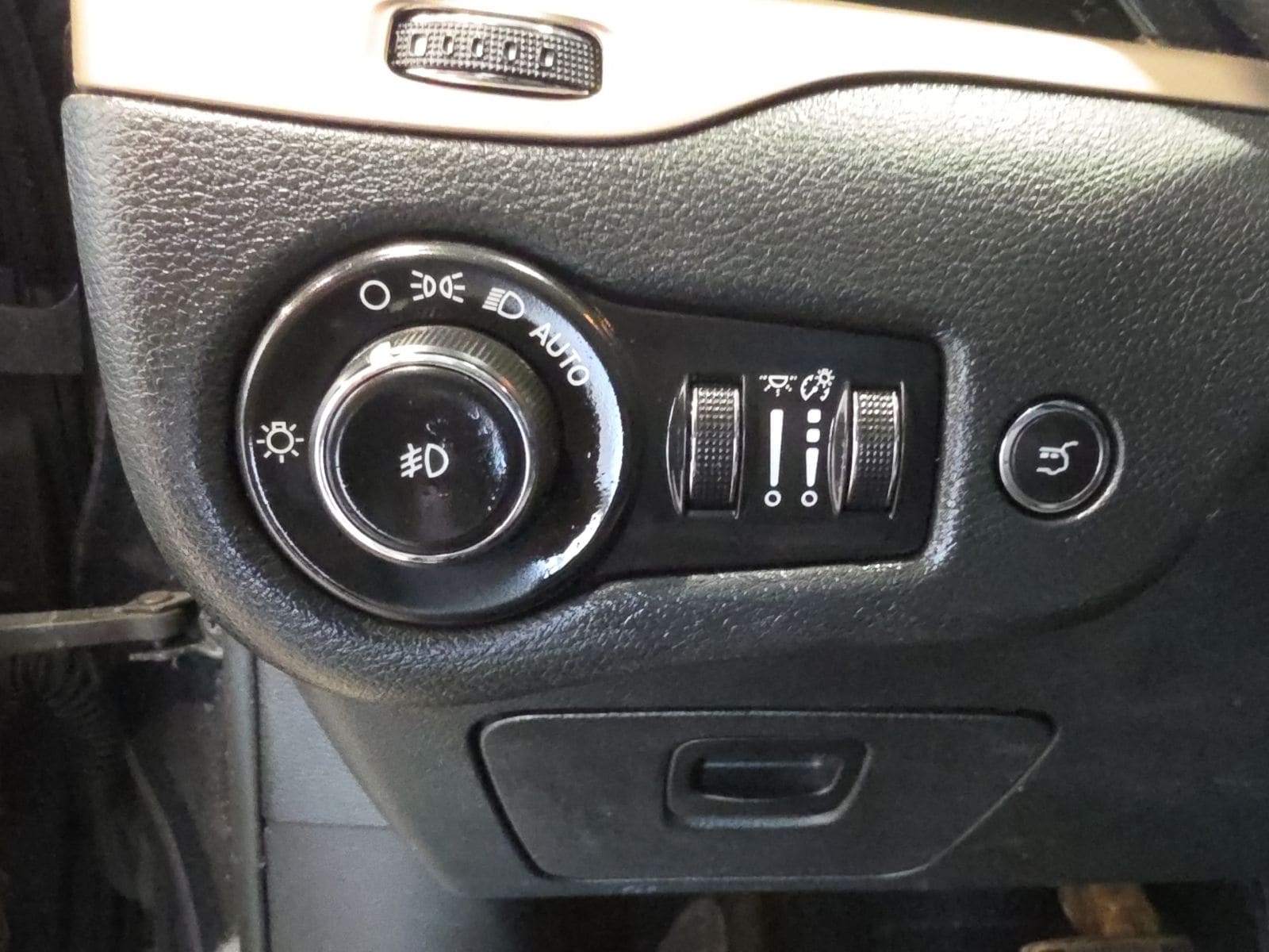 Thumbnail: 2014 Jeep Cherokee - 17