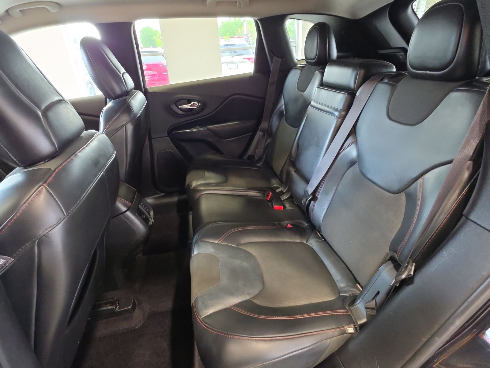 Thumbnail: 2016 Jeep Cherokee - 33