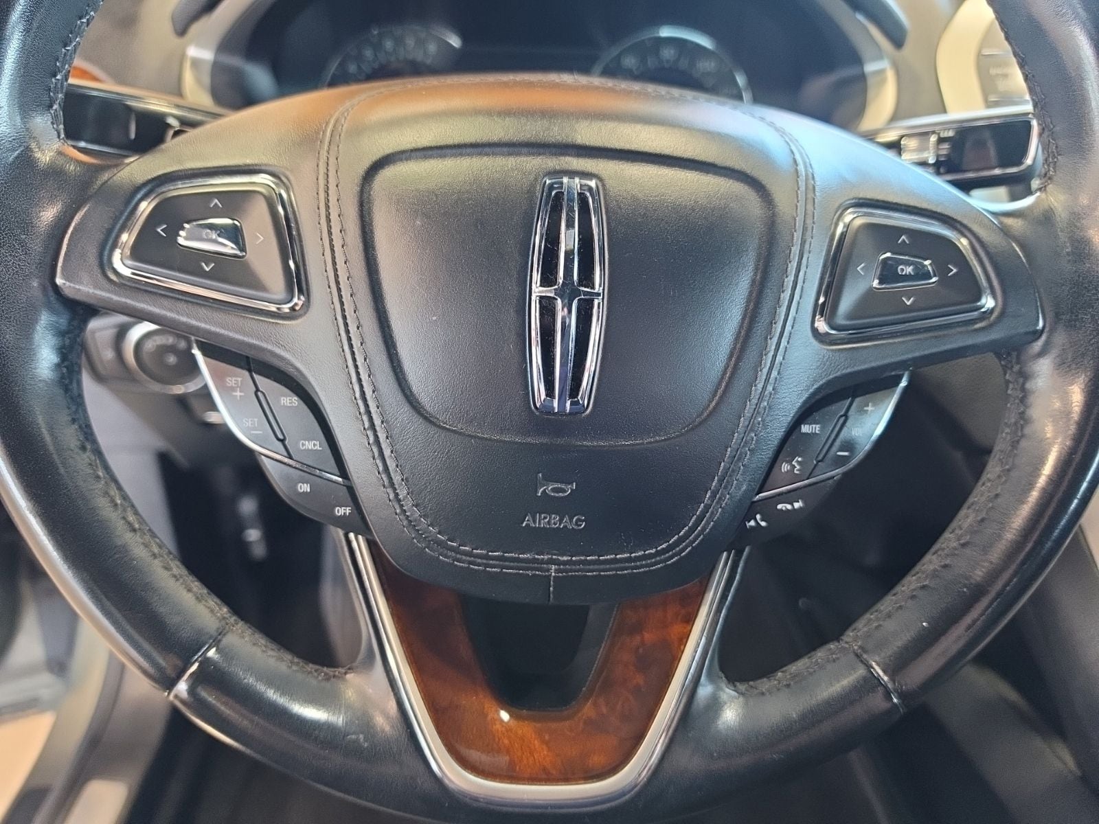 Thumbnail: 2017 Lincoln MKZ - 21