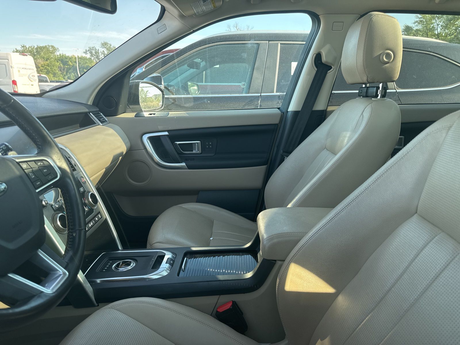 Thumbnail: 2019 Land Rover Discovery Sport - 33