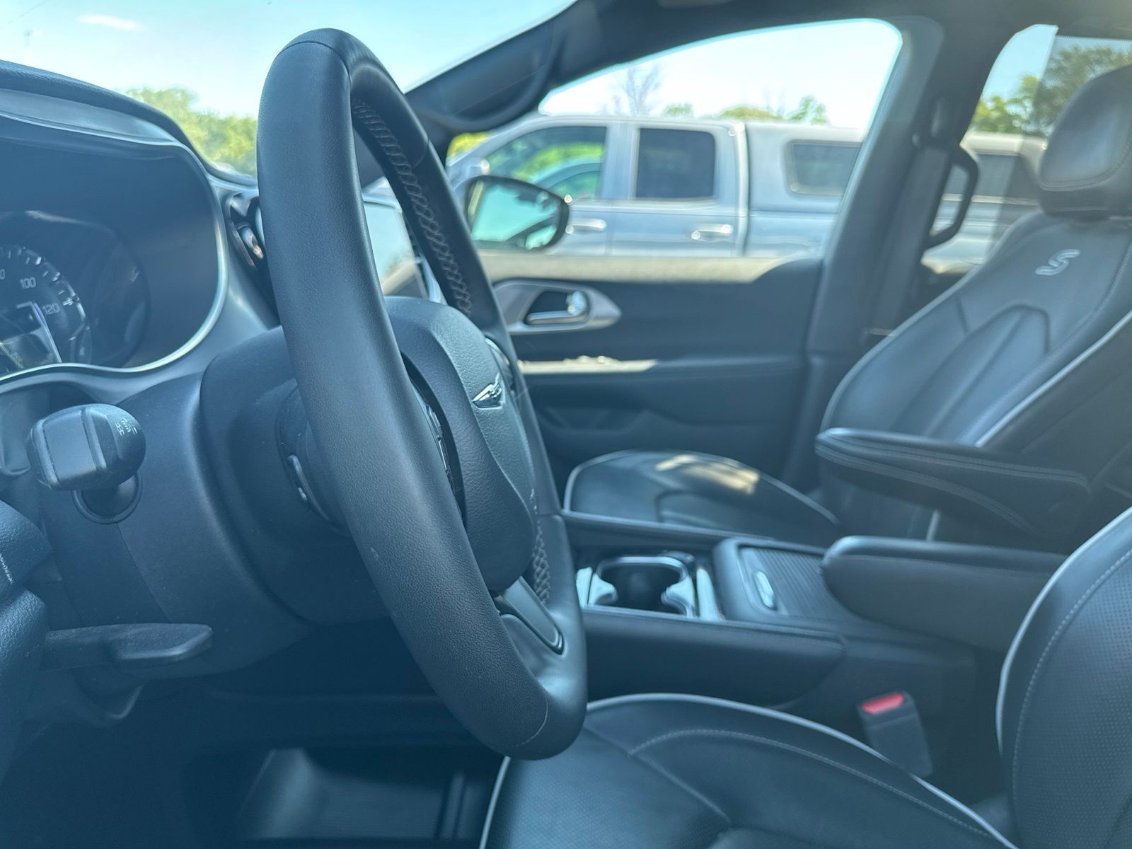 Thumbnail: 2025 Chrysler Pacifica - 34