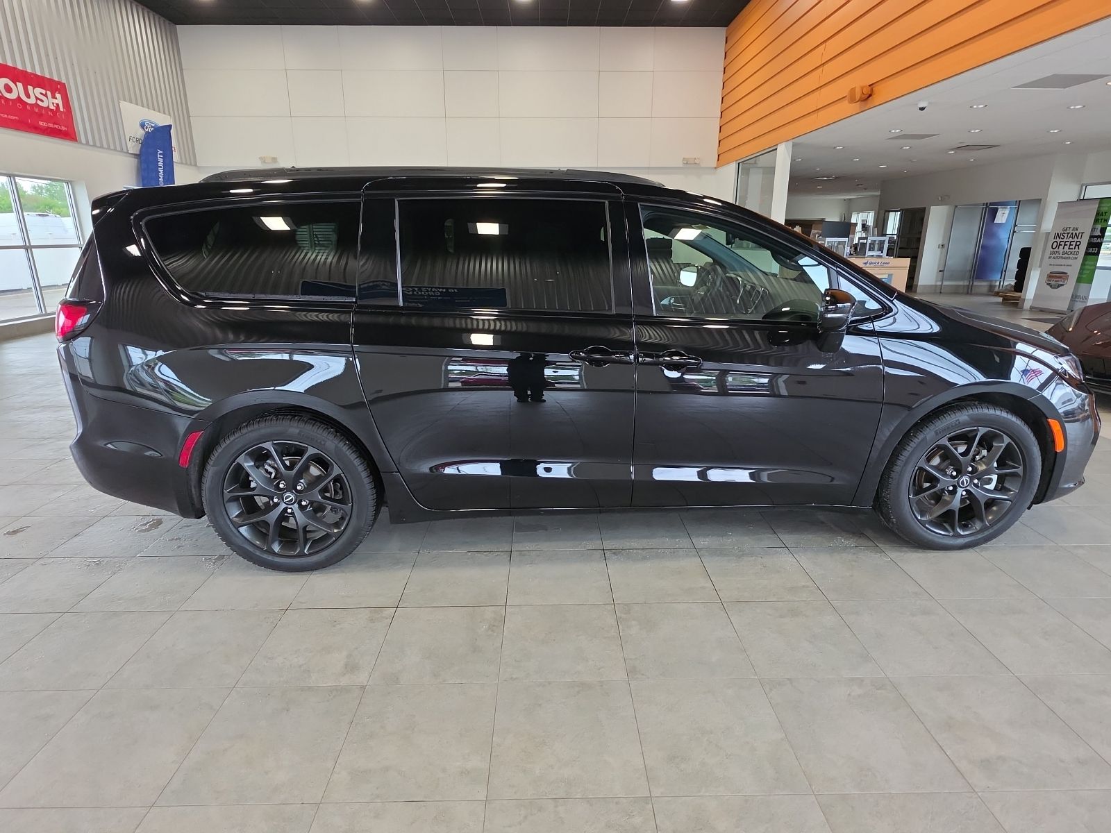 Thumbnail: 2026 Chrysler Pacifica - 10