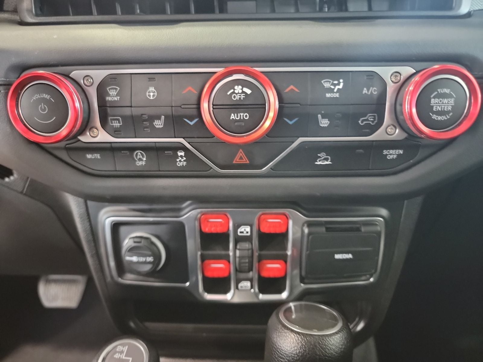 Thumbnail: 2024 Jeep Wrangler - 25