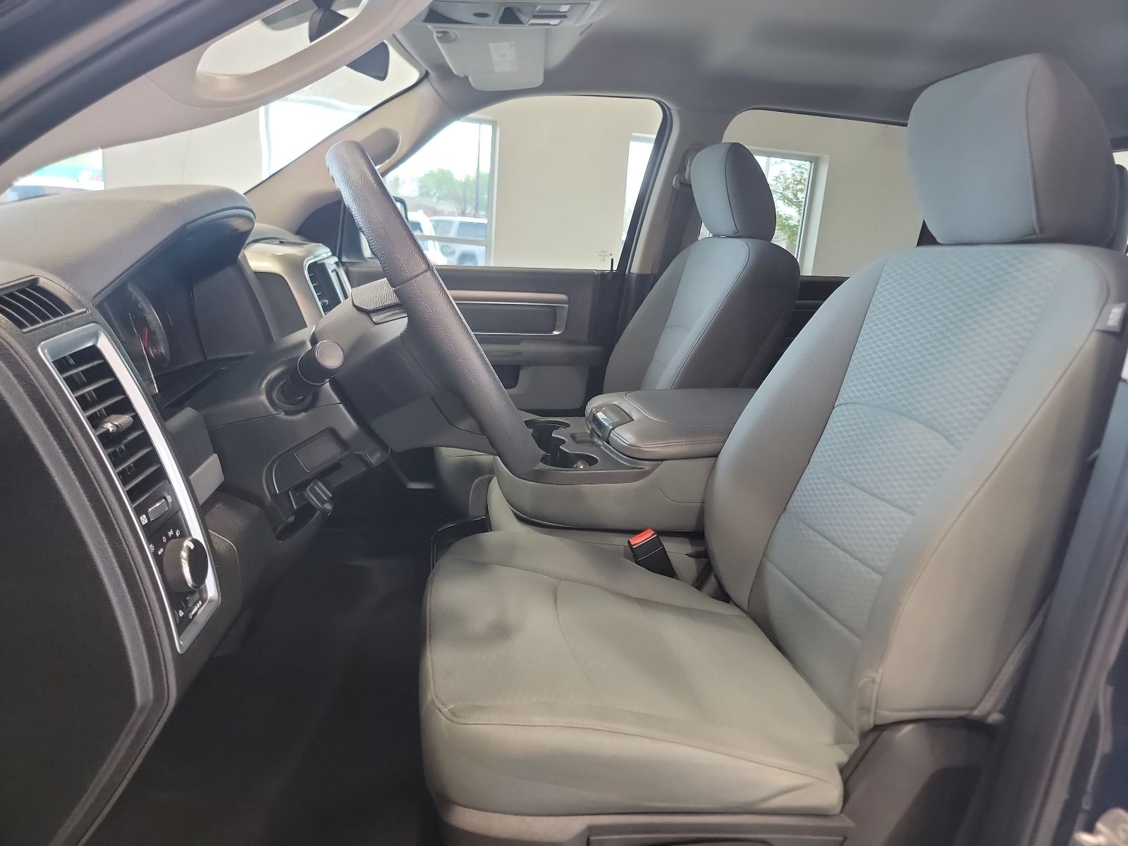 Thumbnail: 2019 RAM 1500 Classic - 16