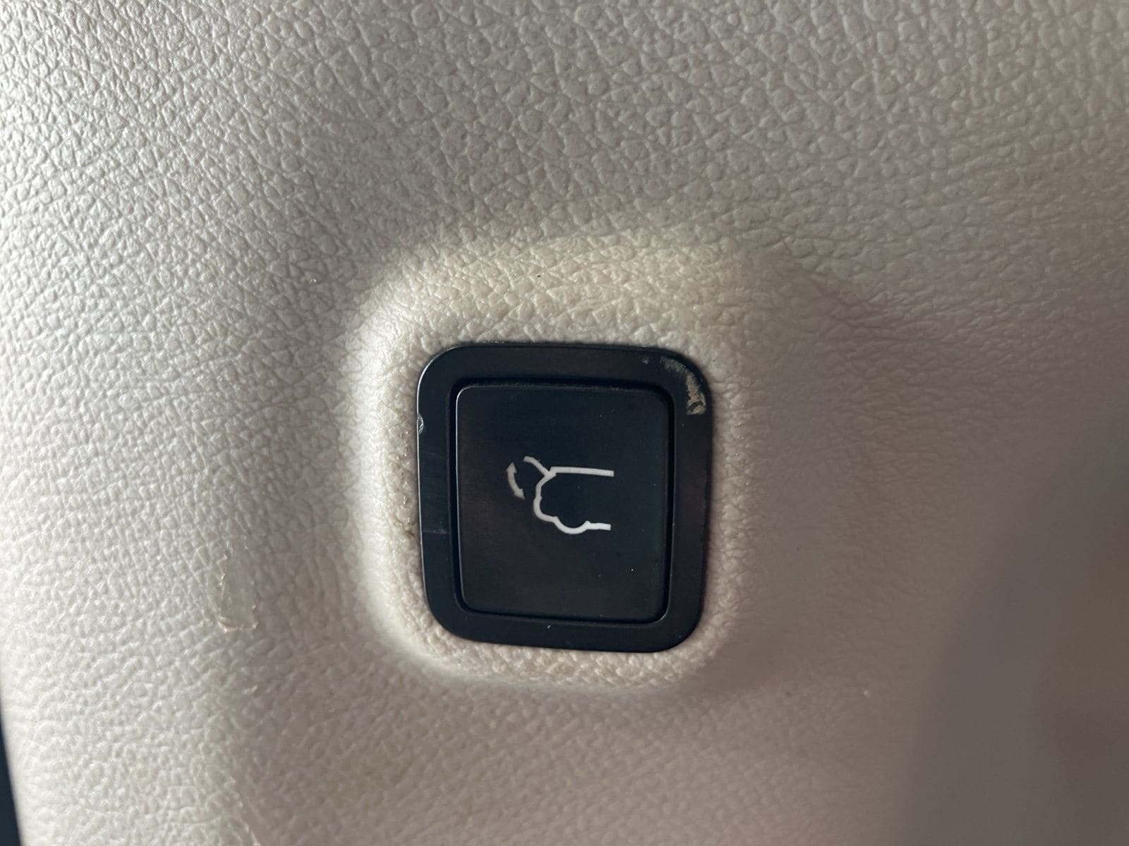 Thumbnail: 2019 Jeep Cherokee - 32