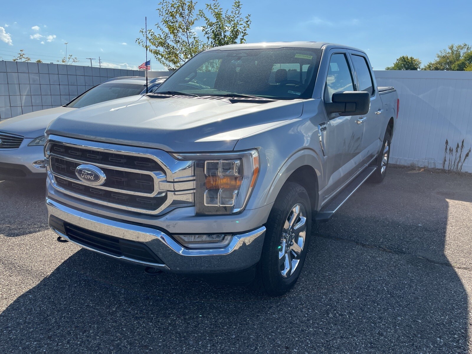 2022 Ford F-150 XLT photo 2