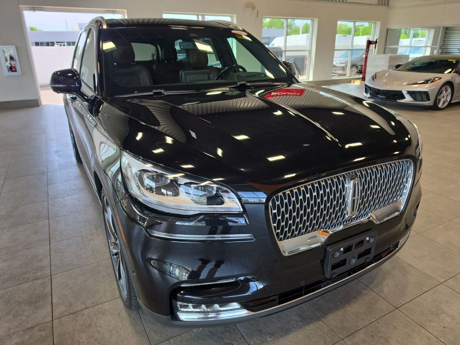 Thumbnail: 2020 Lincoln Aviator - 4