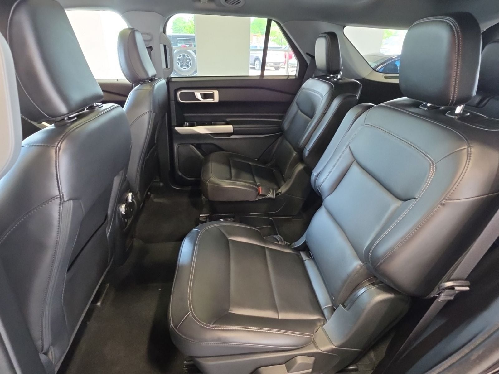 Thumbnail: 2021 Ford Explorer - 32