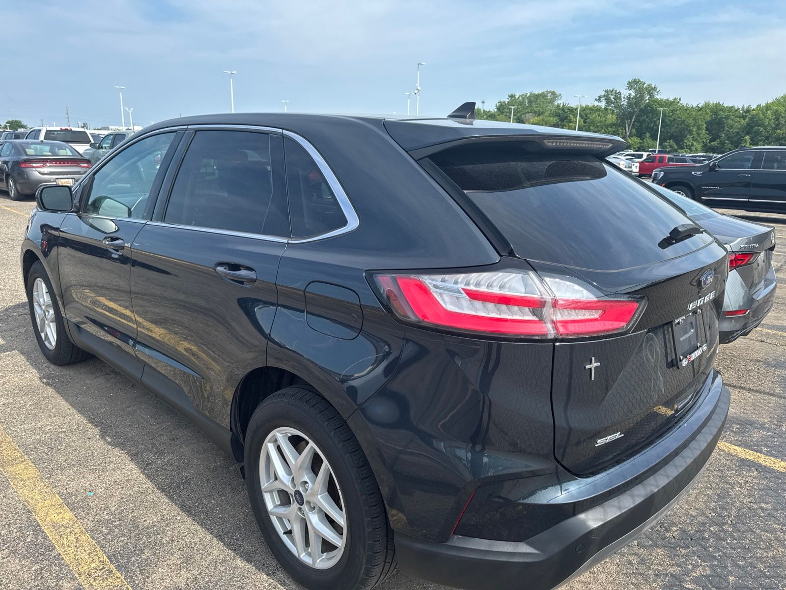 Thumbnail: 2022 Ford Edge - 17