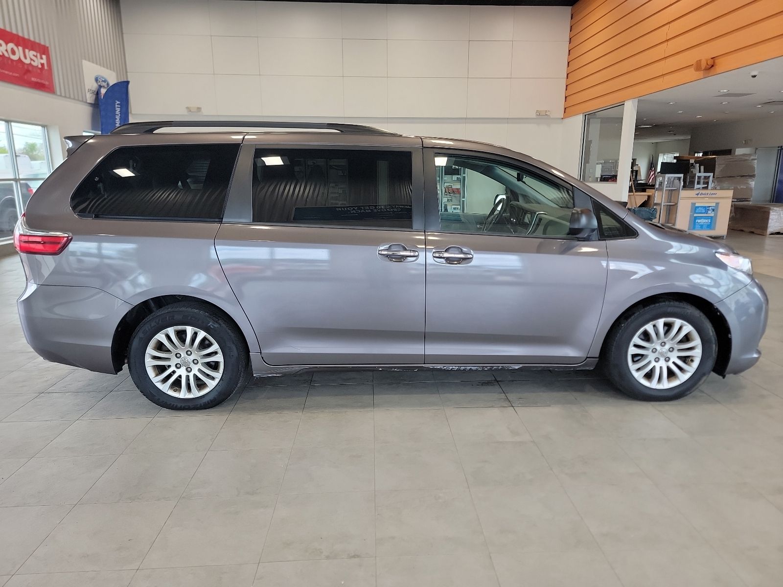 Thumbnail: 2016 Toyota Sienna - 6