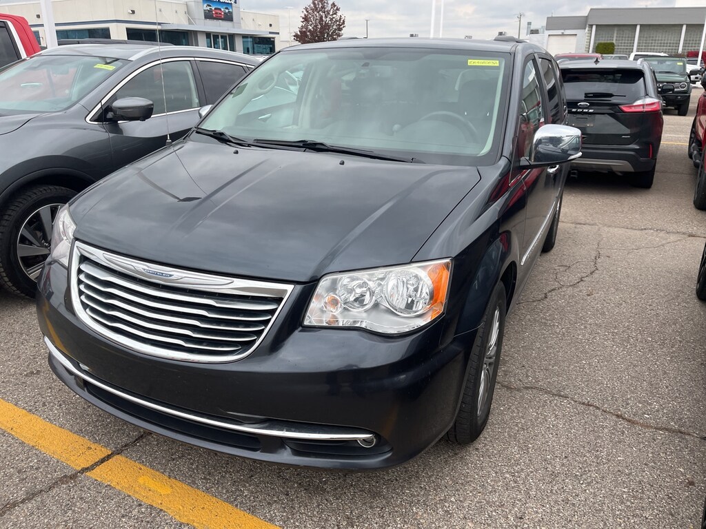 Used 2014 Chrysler Town & Country Touring-L Minivan/Van