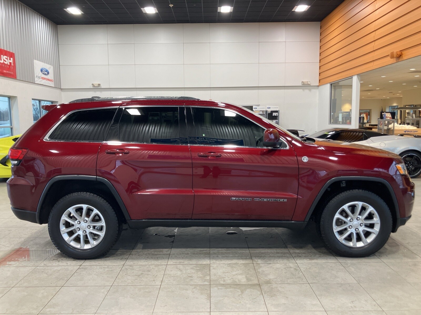 2021 Jeep Grand Cherokee Laredo E photo 4
