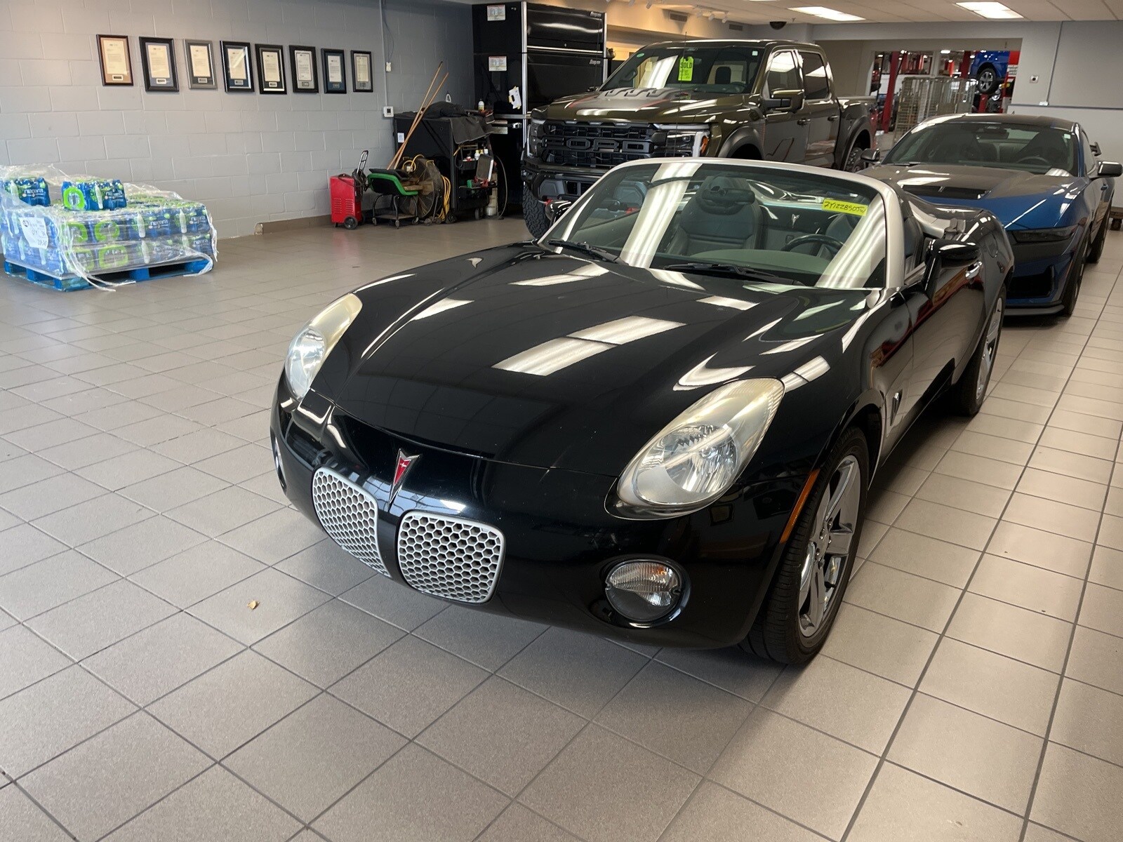 2007 Pontiac Solstice Base Convertible photo 3