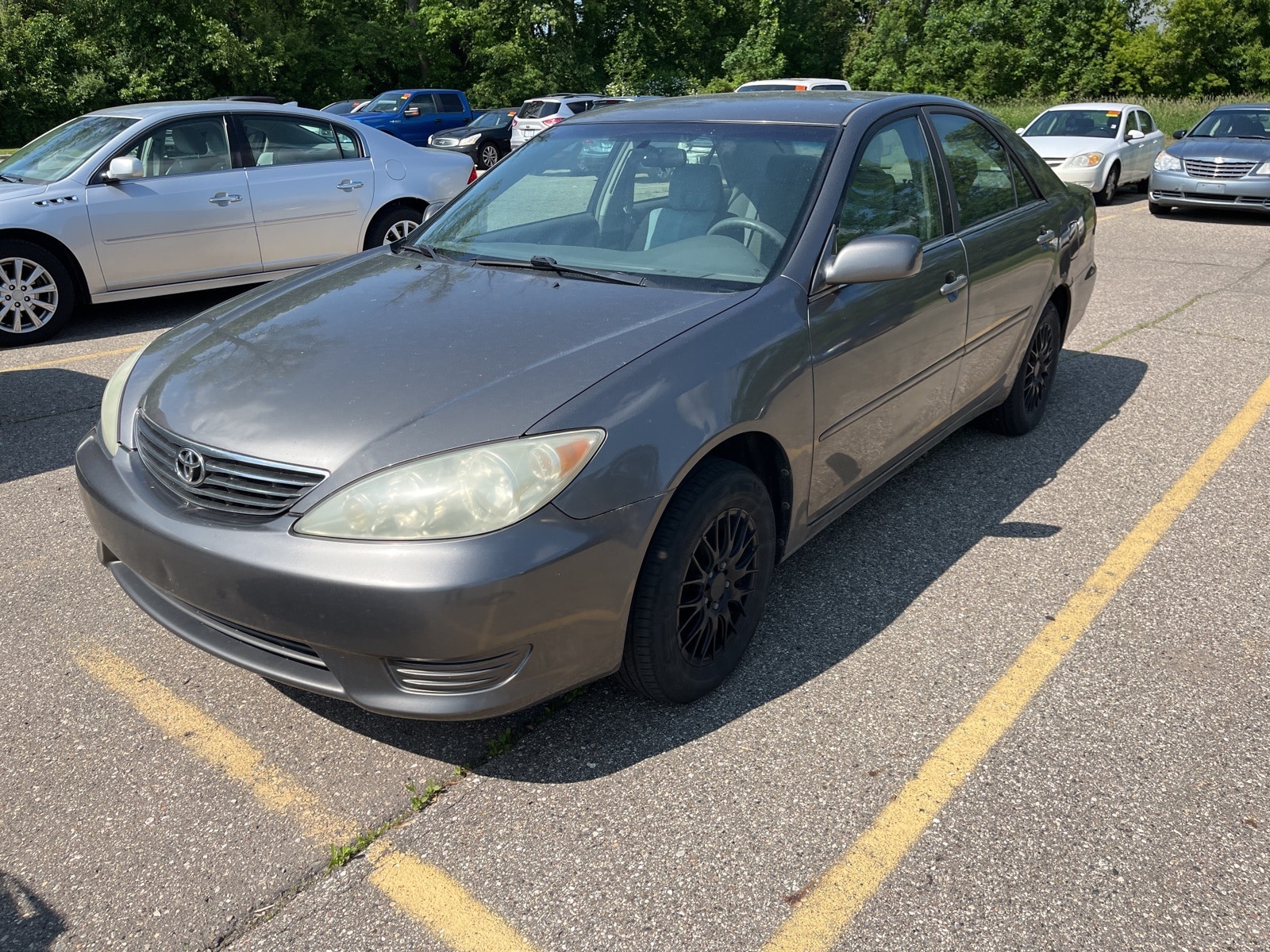 Used 2005 Toyota Camry XLE with VIN 4T1BF32K85U615432 for sale in Sterling Heights, MI