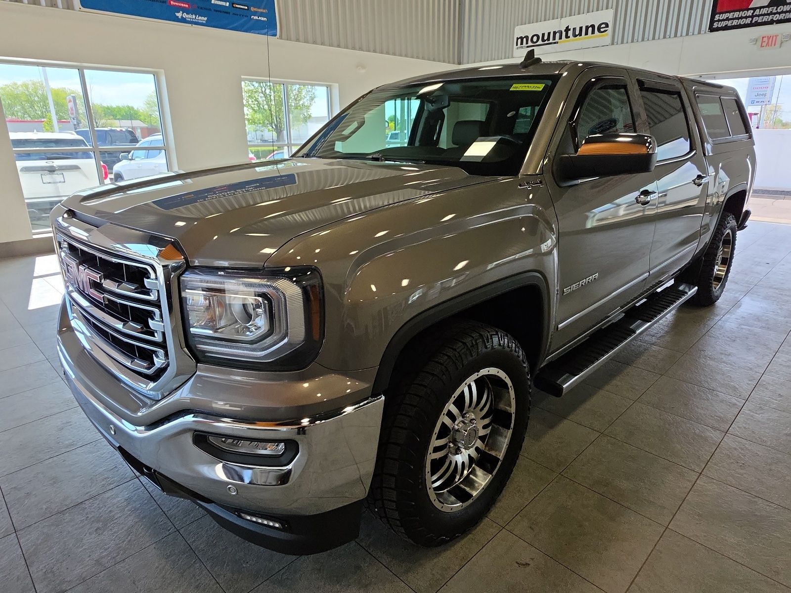 2017 GMC Sierra 4WD Crew Cab Short Box SLT's photo
