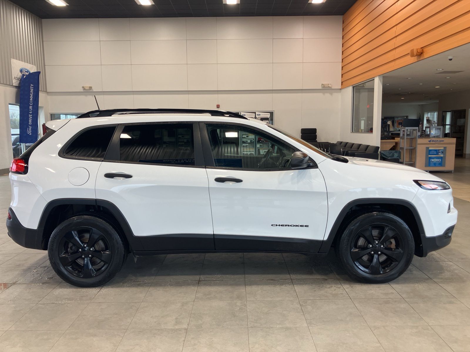 Thumbnail: 2017 Jeep Cherokee - 4