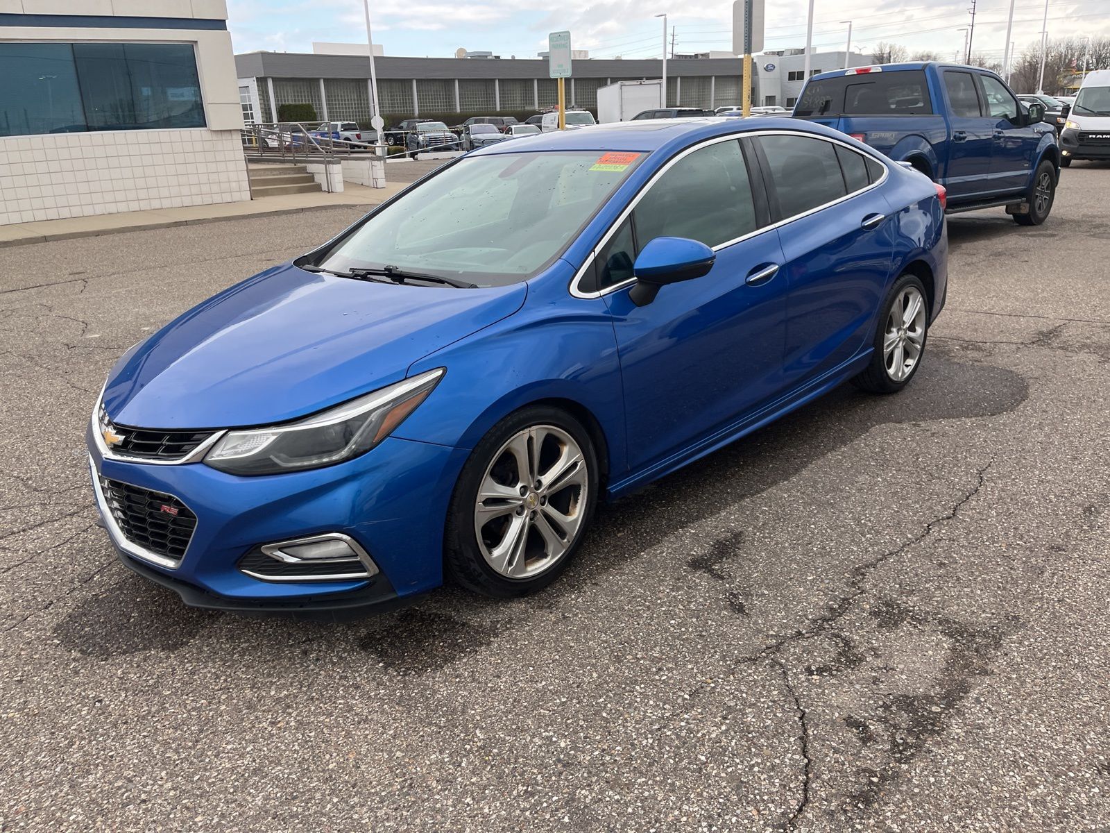 Thumbnail: 2017 Chevrolet Cruze - 5