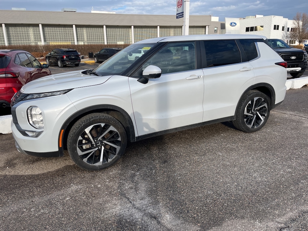 Used 2023 Mitsubishi Outlander SE SUV