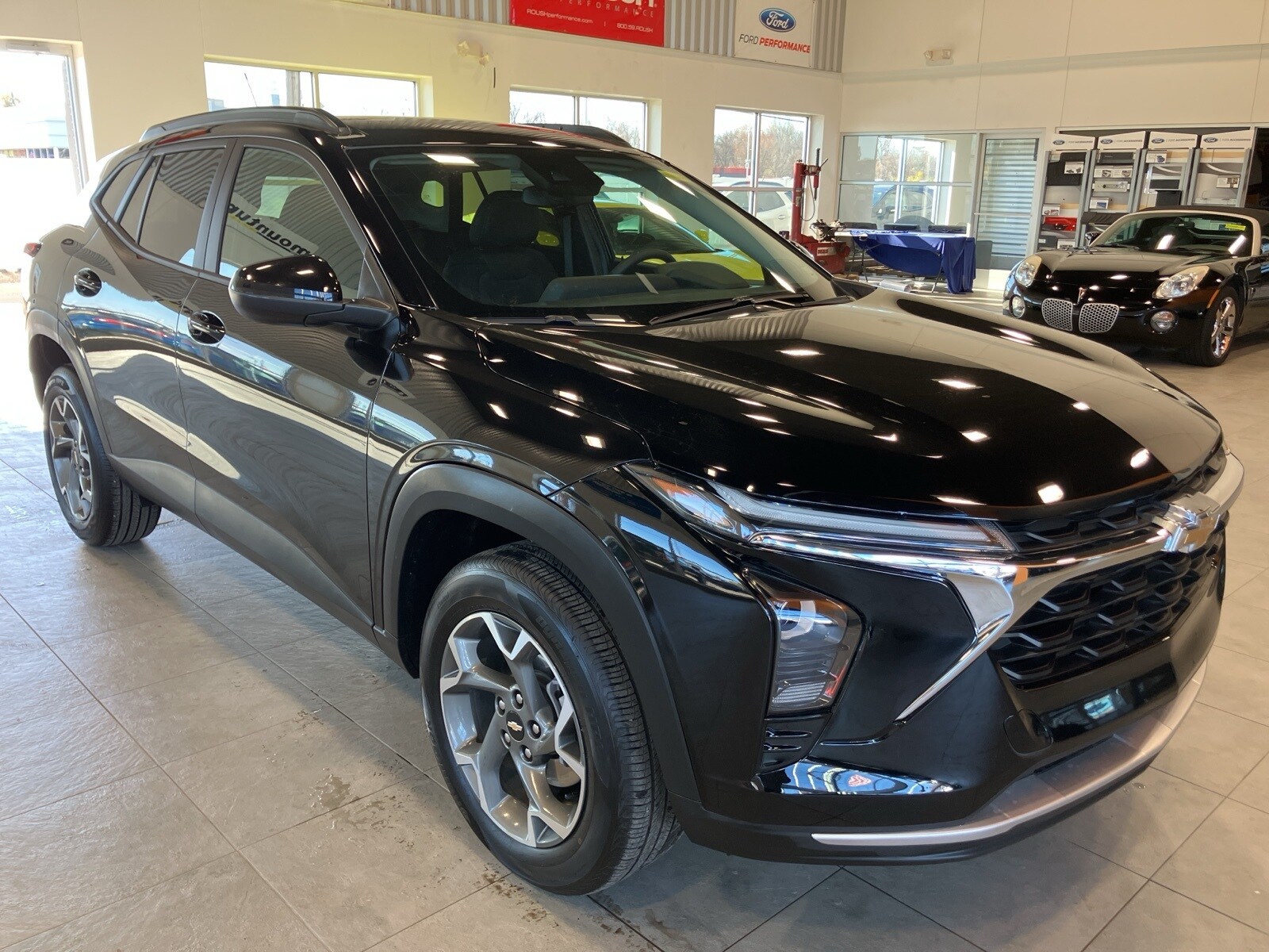 2025 Chevrolet Trax LT photo 3